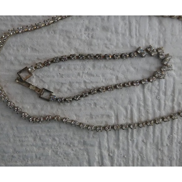 Vintage Sparkle V-Cut Necklace Set - Picture 3 of 7